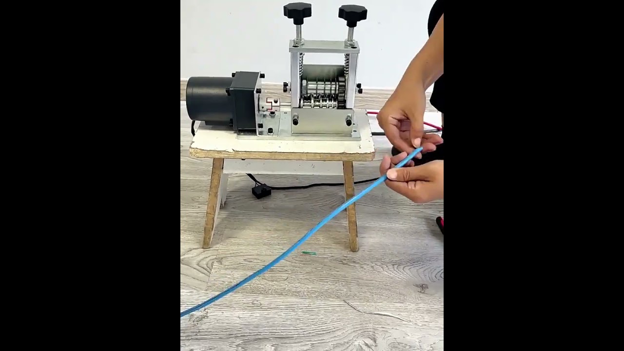 Electric Mini Scrap Copper Wire Stripping Peeling Machine With Blade 1 21mm 3 17mm 80W 160W Cable St