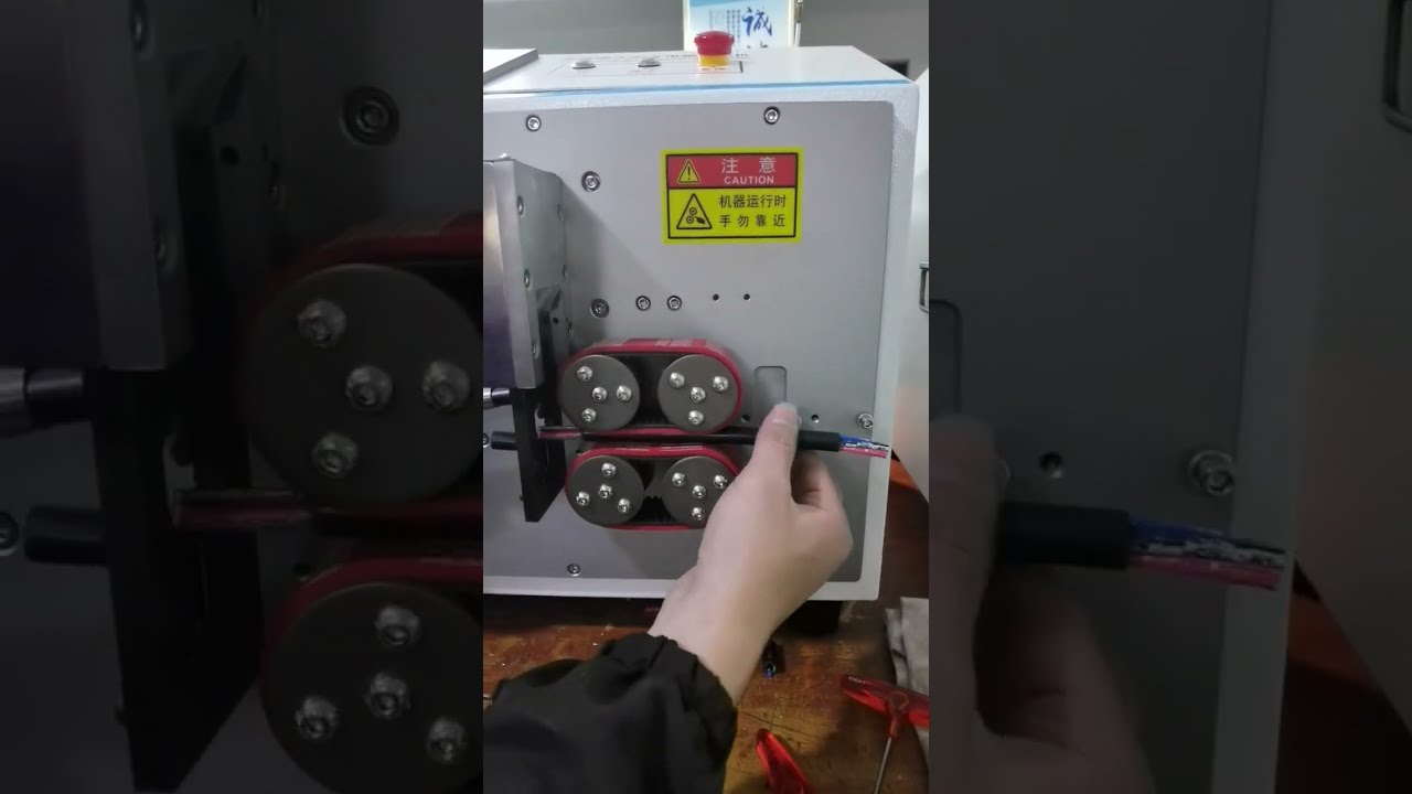 Large Square Computer Wire Stripping Machine Cutting 11mm Wire Can Cut and Strip Wires Within 12mm